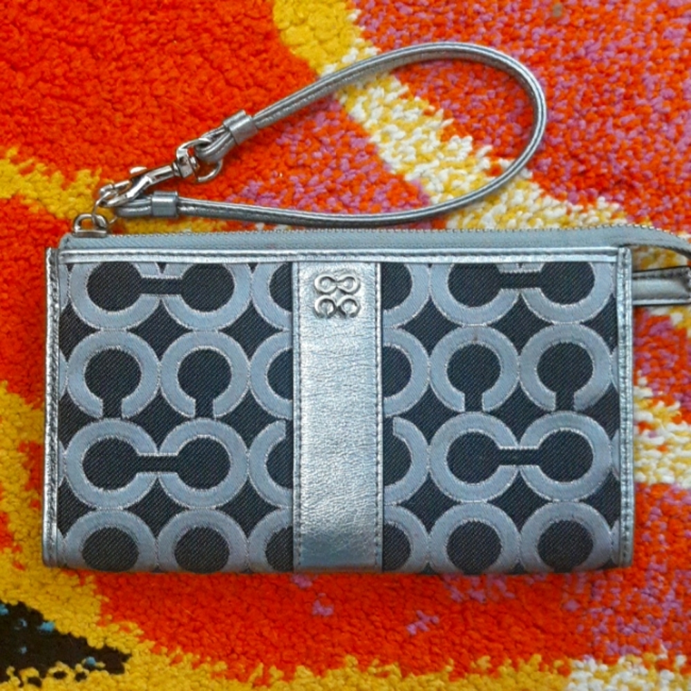 ☆Coach Large Wristlet SILVER METALLIC WITH PINK LINING CLUTCH
